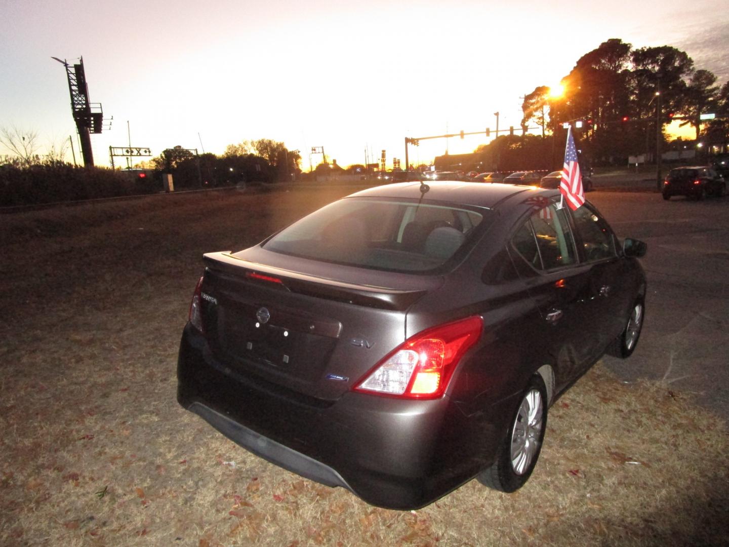 2015 Gray Nissan Versa 1.6 S 5M (3N1CN7AP1FL) with an 1.6L L4 DOHC 16V engine, 5-Speed Automati transmission, located at 2553 Airline Blvd, Portsmouth, VA, 23701, (757) 488-8331, 36.813889, -76.357597 - ***VEHICLE TERMS*** Down Payment: $599 Weekly Payment: $100 APR: 23.9% Repayment Terms: 42 Months *** CALL 757-488-8331 TO SCHEDULE YOUR APPOINTMENT TODAY AND GET PRE-APPROVED RIGHT OVER THE PHONE*** - Photo#5